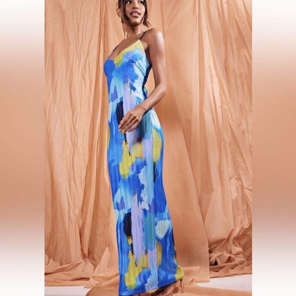 New PrettyLittleThing Vibrant Blue and Yellow Abstract Plisse Low Back maxi
